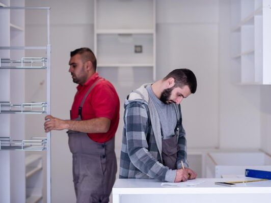 Meble na wymiar w Poznaniu – jak wybrać sprawdzonego producenta frontów?