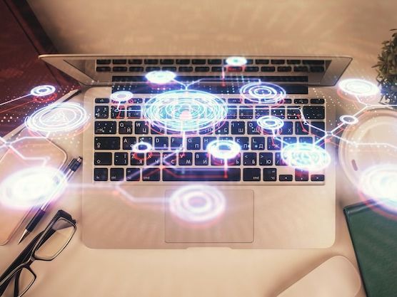 Jak media cyfrowe zmieniają oblicze dziennikarstwa informacyjnego?