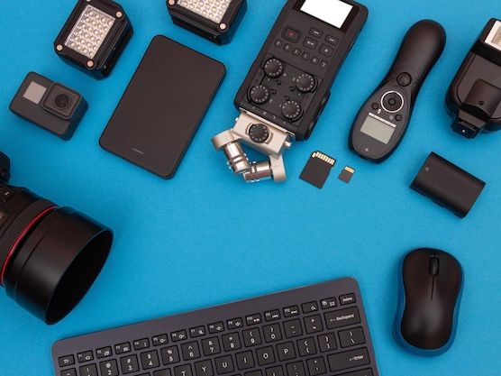 Technologia a media: jak nowoczesne narzędzia rewolucjonizują serwisy informacyjne