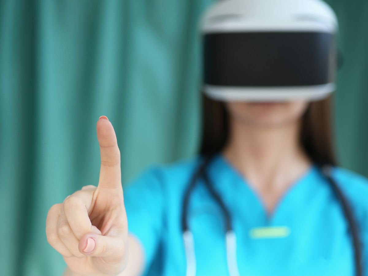 Jak nowoczesne technologie zmieniają opiekę nad zwierzętami w Polsce i na świecie